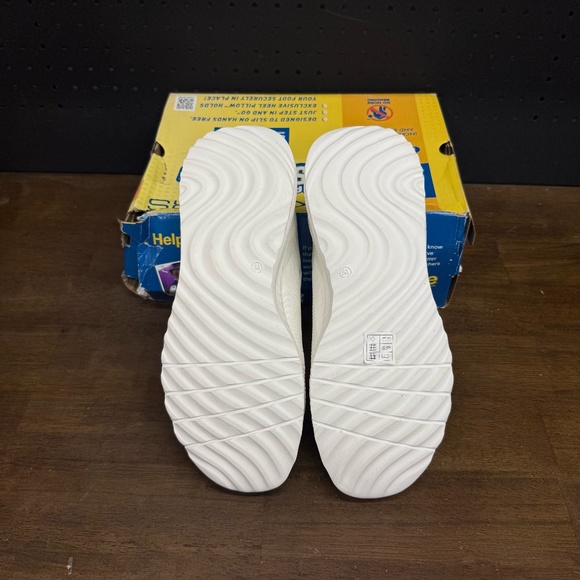 New W/ Box! Women's Skechers Bob Sport Memory Foam White Slip Ins Size 11 Wide - Picture 5 of 5